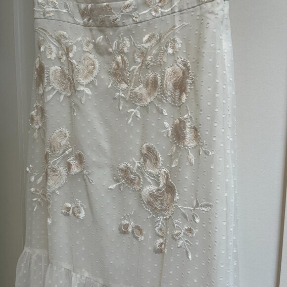 Hope & Ivy Embroidered & Beaded Midi-Length Tiered Dress in White --never worn - Picture 7 of 16
